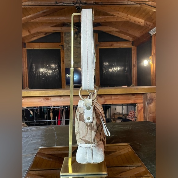 Coach signature with metallic accents - Picture 3 of 10